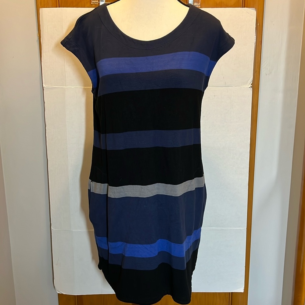 Max Studio size small color block sleeveless dress